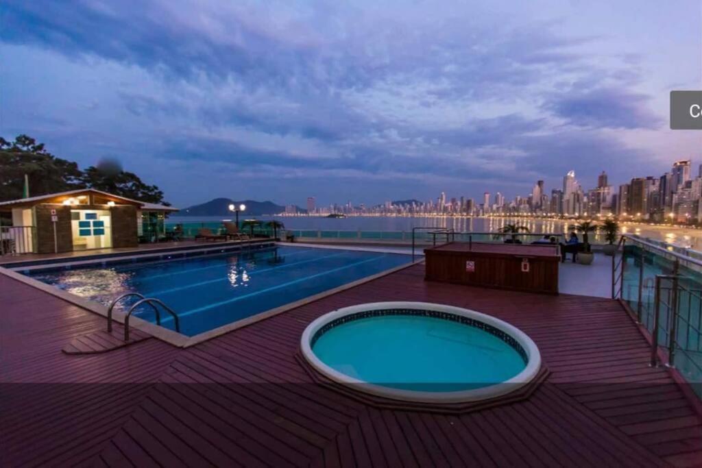 Piscina A Beira-Mar, Tranquilidade E Qualidade No Melhor De Bc Balneário Camboriú エクステリア 写真